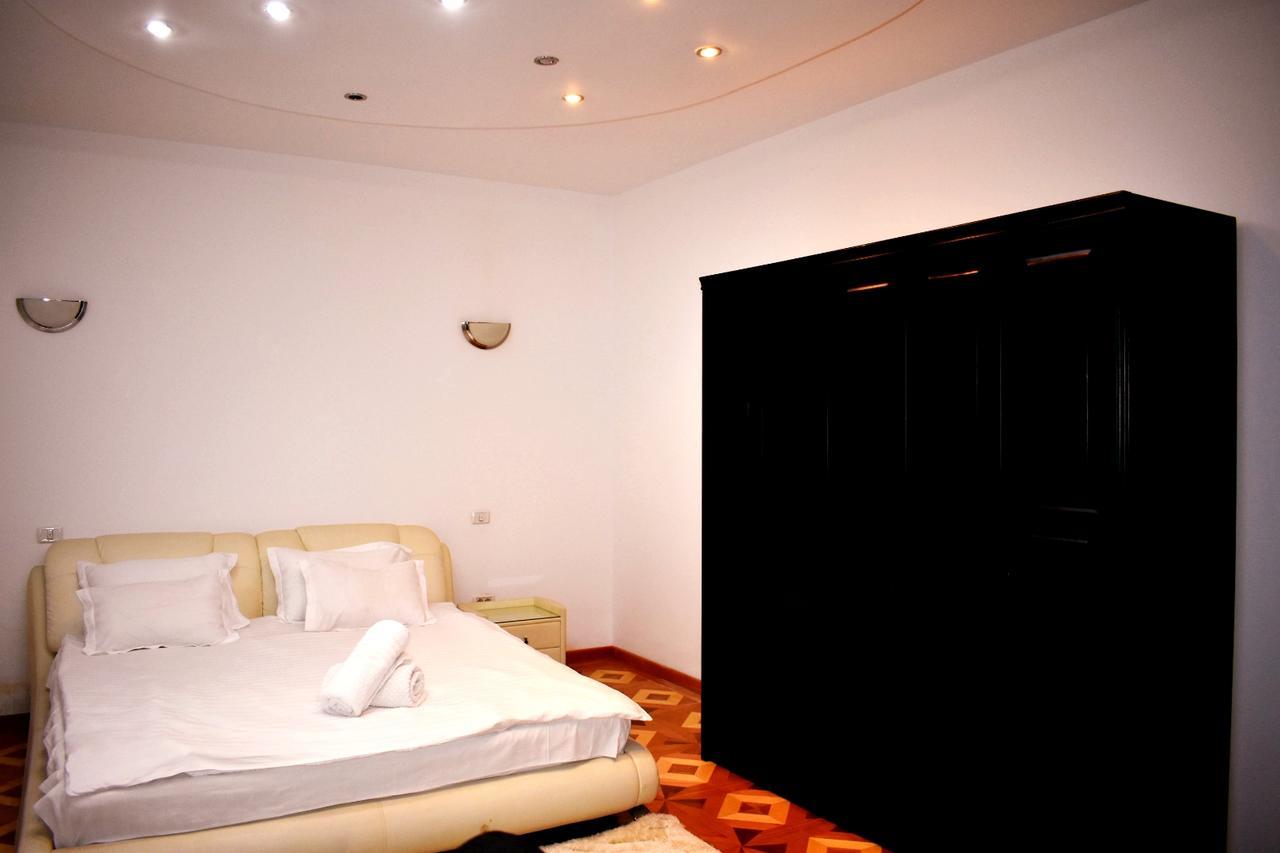 Grand Central Accomodation Sala Palatului Bucarest Extérieur photo
